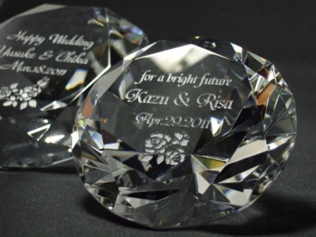 結婚祝いや女性への贈り物に輝くダイヤモンドオブジェ 